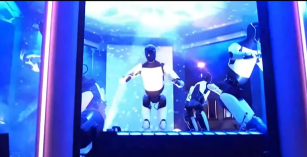 没有方向盘和踏板!特斯拉Cybercab正式亮相,引入感应充电,还有Robovan首秀……-图片16